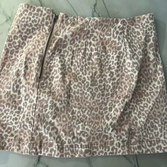 Wild Fable cheetah mini skirt. Sz 14 color beige and soft pink tones - Picture 2 of 6
